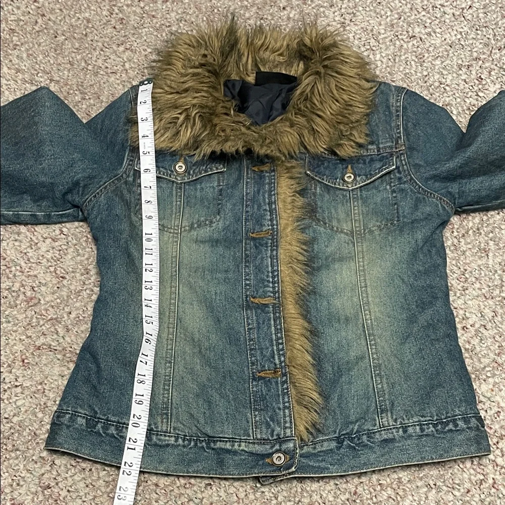Vibtage y2k Denim quilted Jacket with Faux Fur collar and cuff Trim - Picture 5 of 11